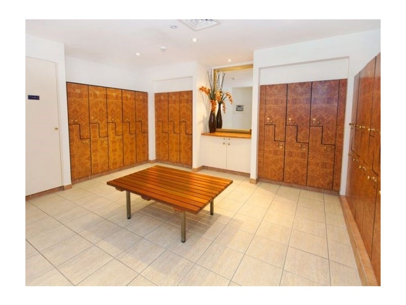 24 Queensland Avenue, Broadbeach QLD 4218