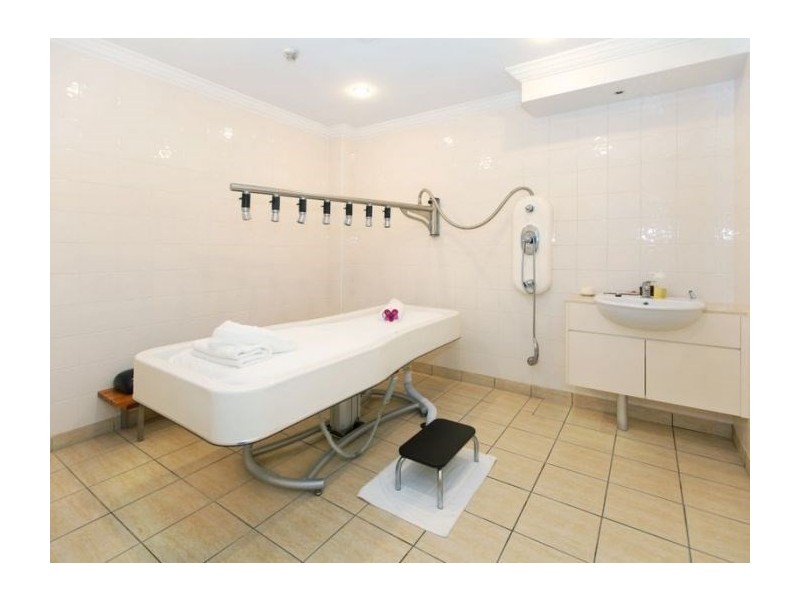 24 Queensland Avenue, Broadbeach QLD 4218