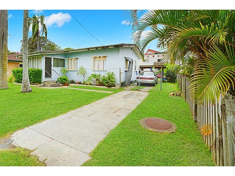 50 Falkinder Avenue, Paradise Point QLD 4216
