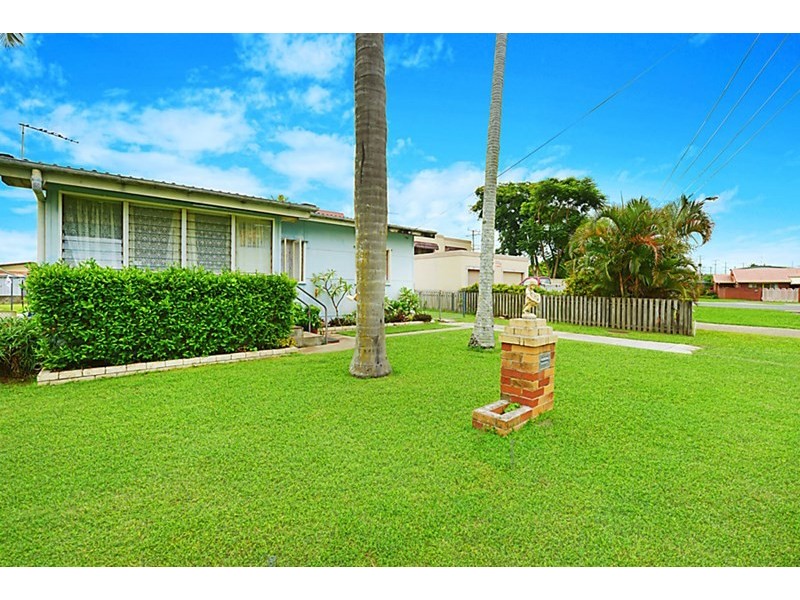 50 Falkinder Avenue, Paradise Point QLD 4216