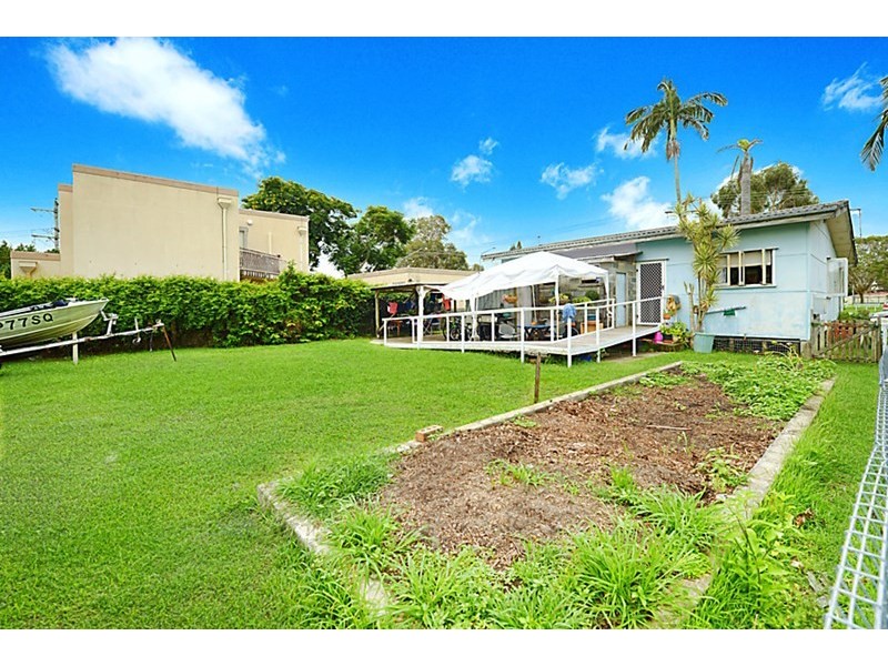 50 Falkinder Avenue, Paradise Point QLD 4216