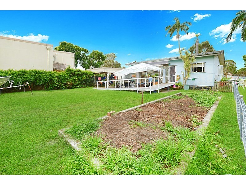 50 Falkinder Avenue, Paradise Point QLD 4216