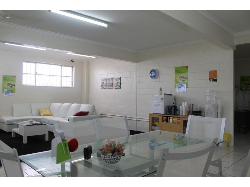 38 Commercial Drive, Ashmore QLD 4214