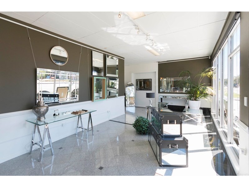 Showroom 2/88 Bundall Road, Bundall QLD 4217