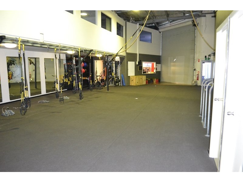 11 Oak Avenue, Miami QLD 4220