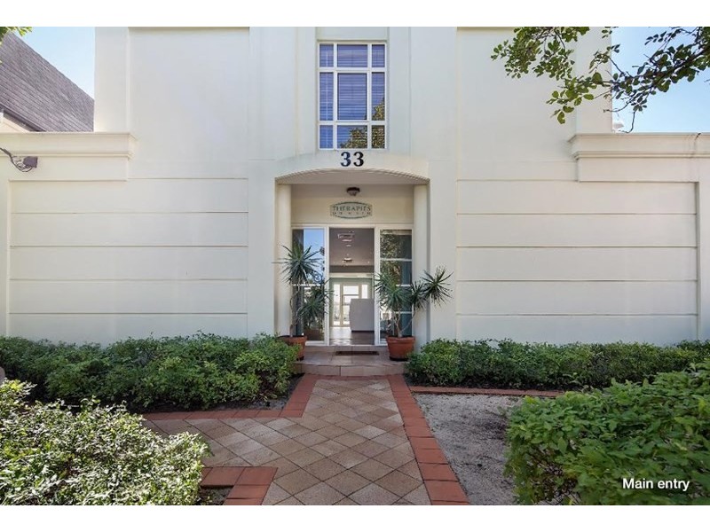 33 Peak Avenue, Main Beach QLD 4217