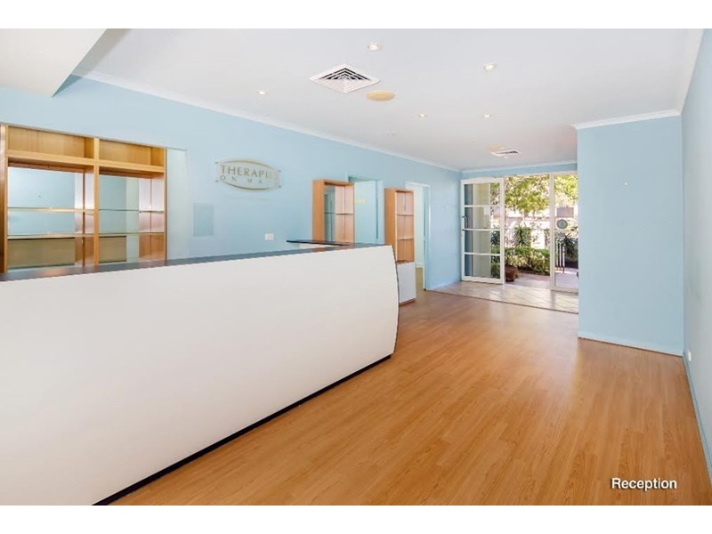 33 Peak Avenue, Main Beach QLD 4217