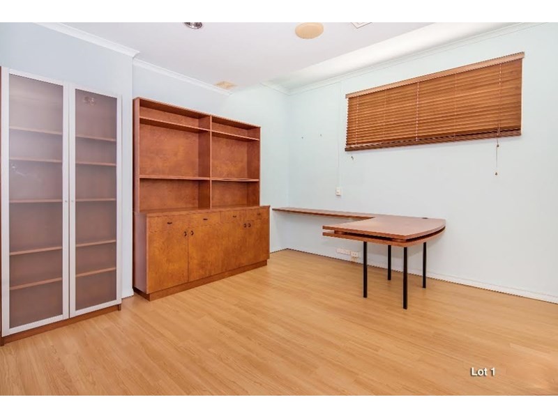 33 Peak Avenue, Main Beach QLD 4217