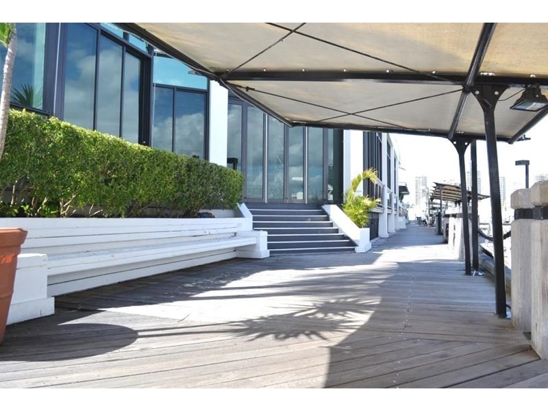 R2, T26, 74 Seaworld Drive, Main Beach QLD 4217