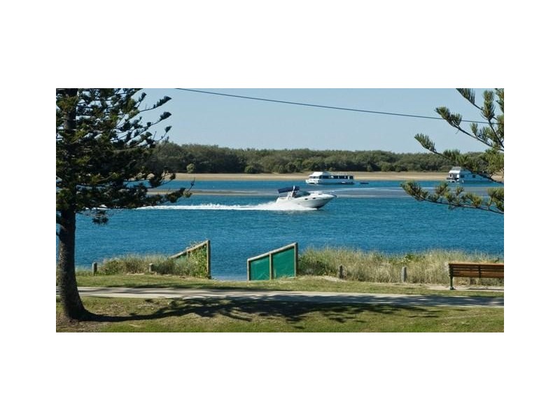 456 Marine Parade, Biggera Waters QLD 4216