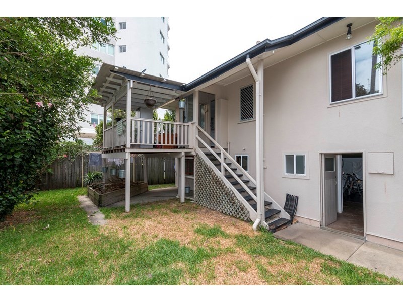 3 Central Street, Labrador QLD 4215