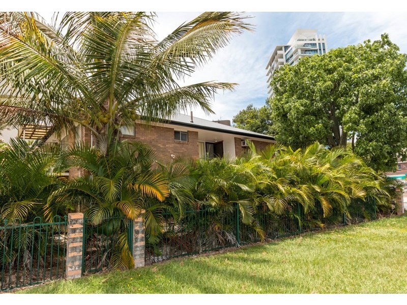 3 Central Street, Labrador QLD 4215