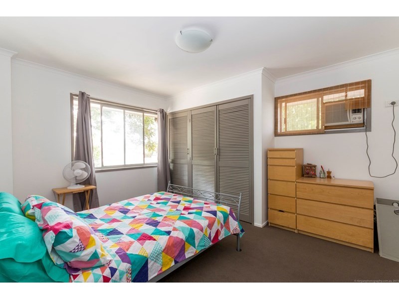 3 Central Street, Labrador QLD 4215