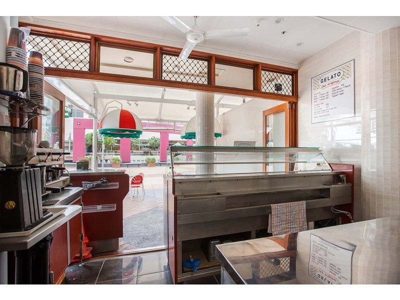 4/15 Victoria Avenue, Broadbeach QLD 4218