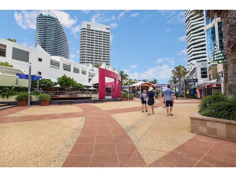 4/15 Victoria Avenue, Broadbeach QLD 4218