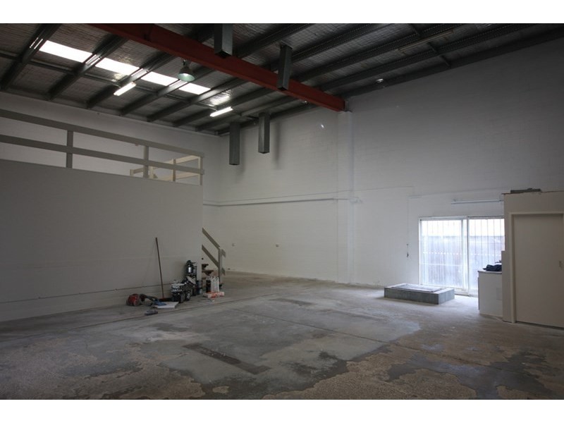 2/122 East Lakes Street, Carrara QLD 4211