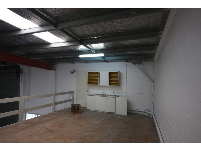 2/122 East Lakes Street, Carrara QLD 4211