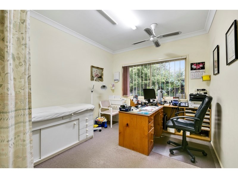 2 Saffron Street, Elanora QLD 4221