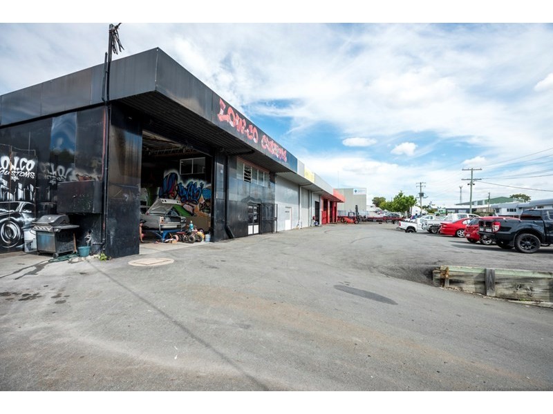 10-12 Ivan Street, Arundel QLD 4214