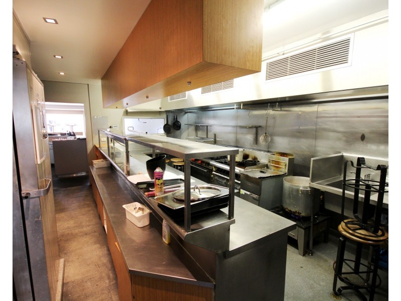 Shop 10/26-30 Tedder Avenue, Main Beach QLD 4217