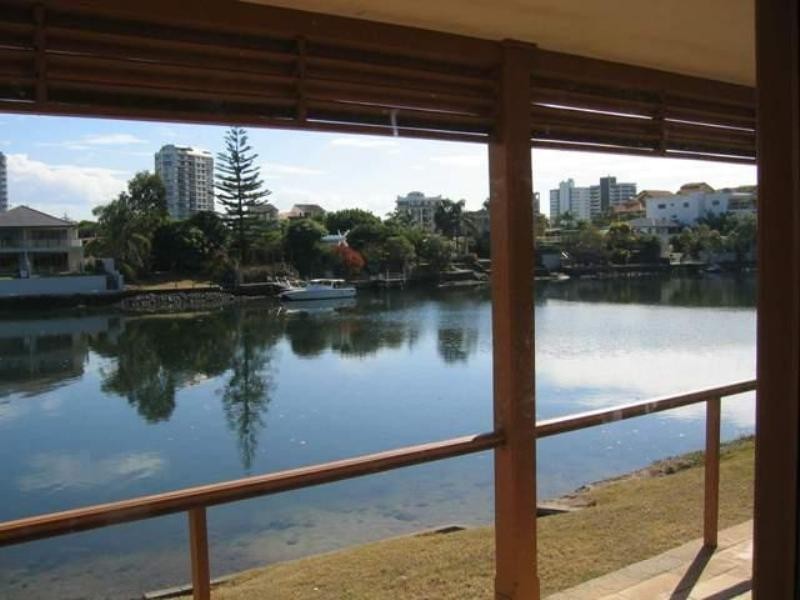 18 Remembrance Drive, Surfers Paradise QLD 4217