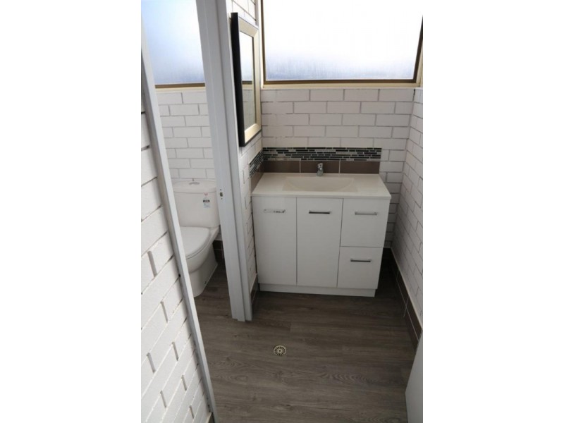 28 Commercial Drive, Ashmore QLD 4214