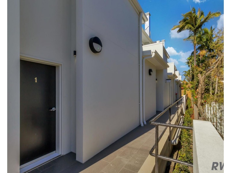 Shop 2/58 Brooke Avenue, Southport QLD 4215
