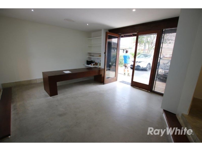 8 Ashmore Road, Bundall QLD 4217