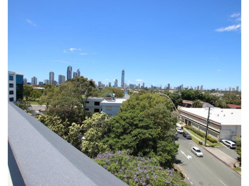 1 29 Crombie Avenue, Bundall QLD 4217