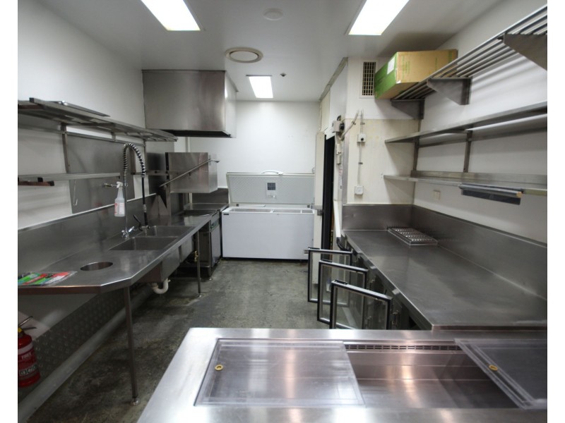 Shop 1/20 Queensland Avenue, Broadbeach QLD 4218