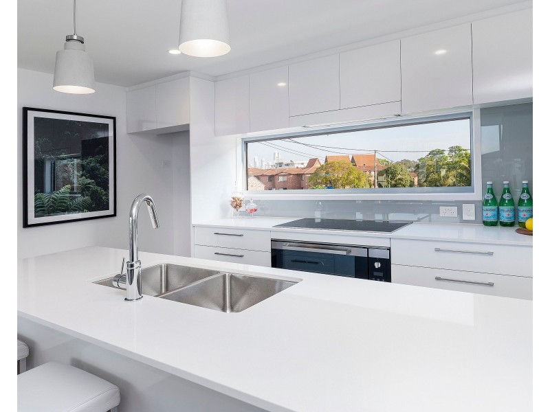 18 Lenneberg Street, Southport QLD 4215