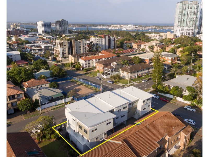 18 Lenneberg Street, Southport QLD 4215