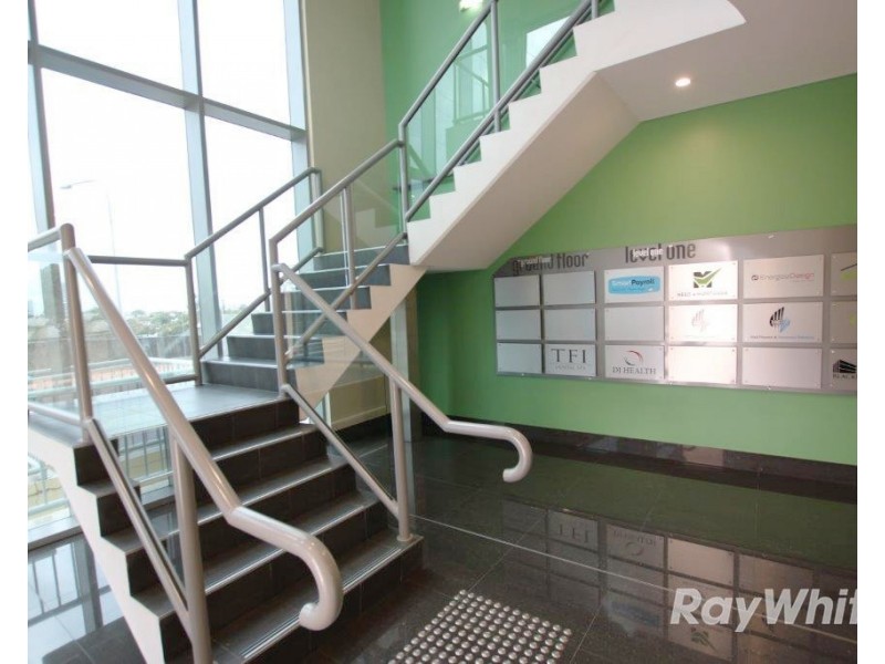 Suite 5 84 Brisbane Road, Labrador QLD 4215