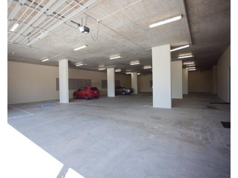 Suite 5 84 Brisbane Road, Labrador QLD 4215
