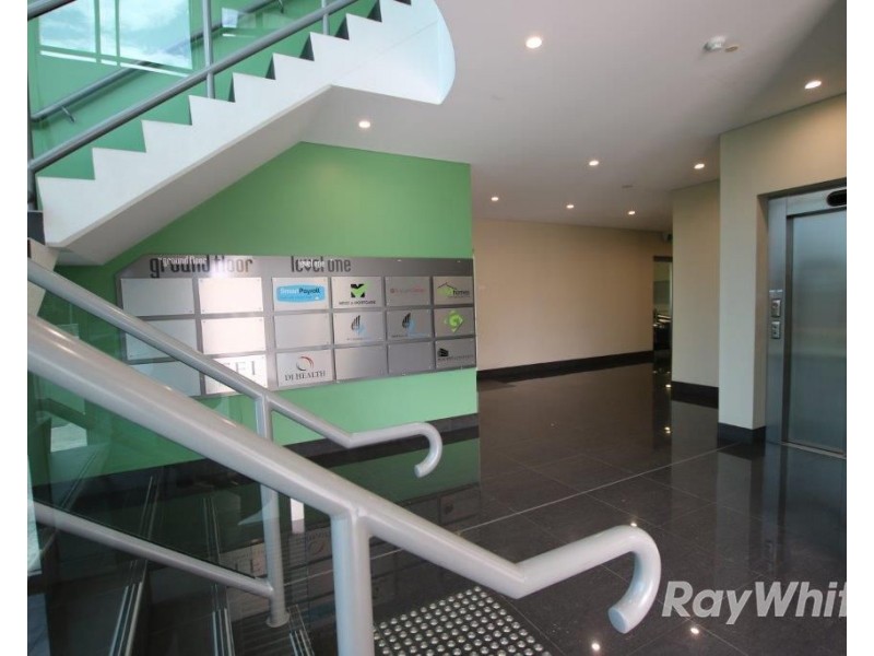 Suite 5 84 Brisbane Road, Labrador QLD 4215