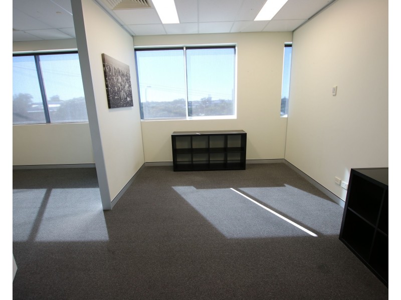 Suite 3/Level 1 84 Brisbane Road, Labrador QLD 4215