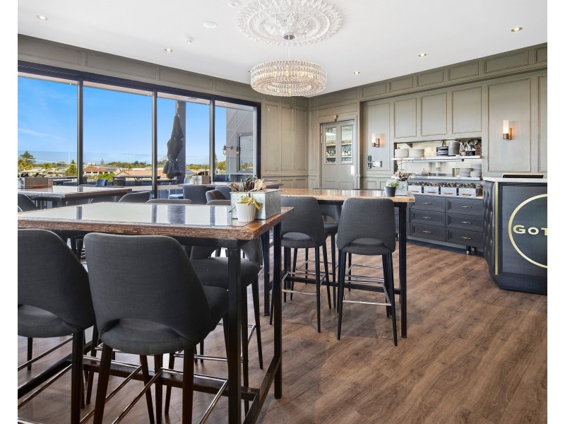 6 Bayview Street, Runaway Bay QLD 4216