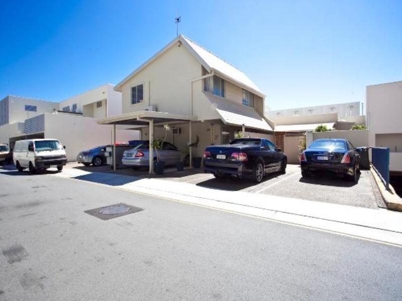 27 Tedder Avenue, Main Beach QLD 4217