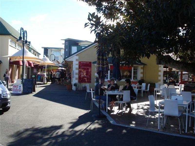 Hope Island QLD 4212