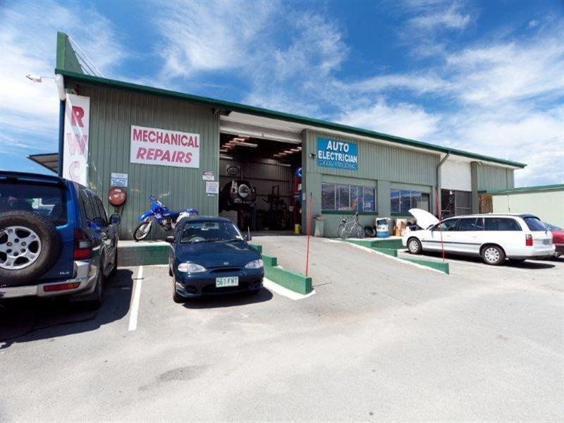 1 Sinclair Street, Arundel QLD 4214