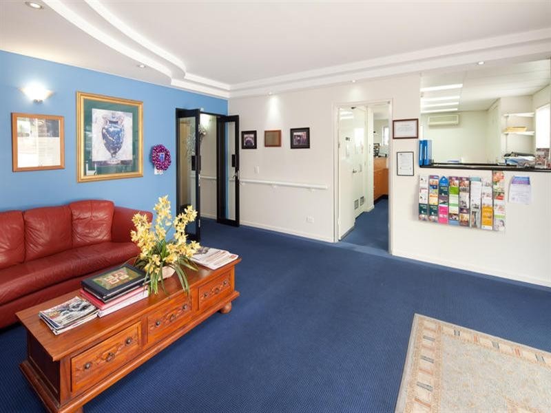 24 Spendlove Avenue, Southport QLD 4215