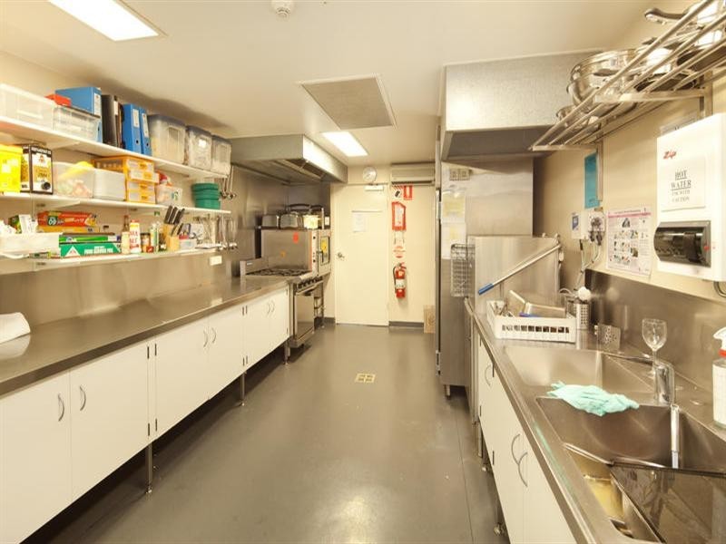 24 Spendlove Avenue, Southport QLD 4215