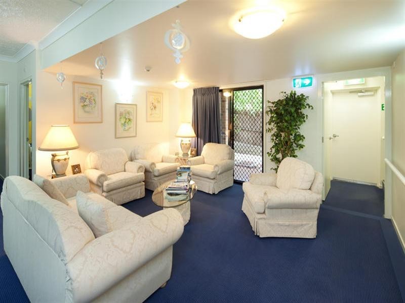 24 Spendlove Avenue, Southport QLD 4215