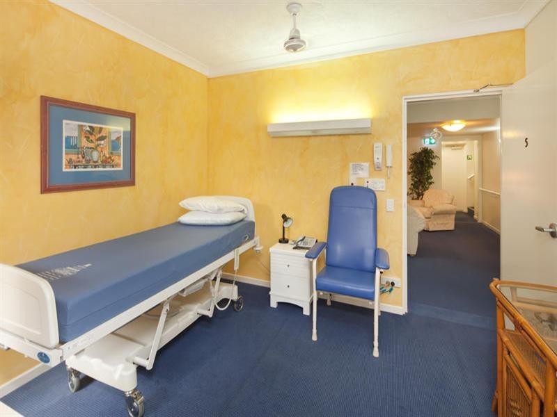 24 Spendlove Avenue, Southport QLD 4215