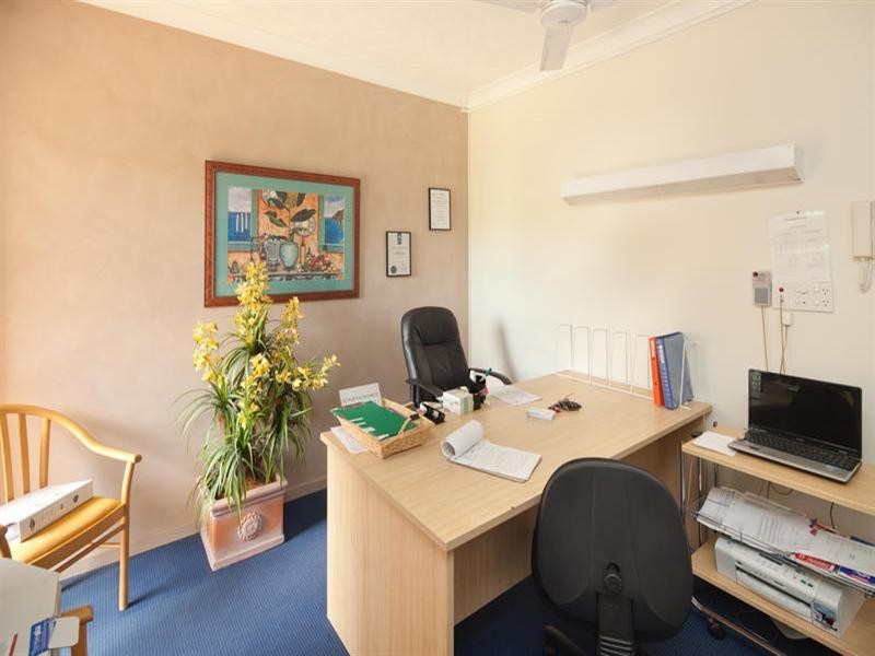 24 Spendlove Avenue, Southport QLD 4215