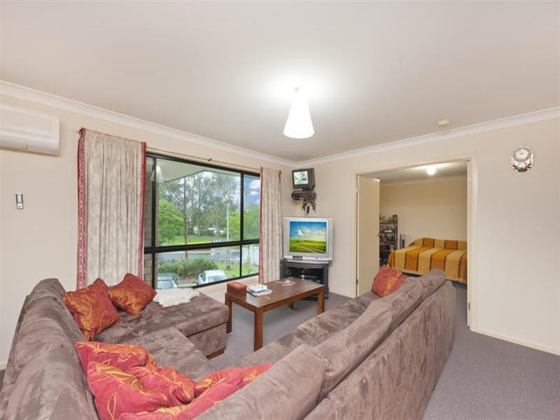1 Zoeller Drive, Parkwood QLD 4214