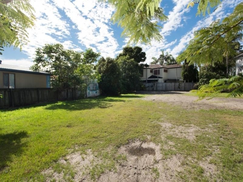 13 and 15 Hollywell Road, Biggera Waters QLD 4216