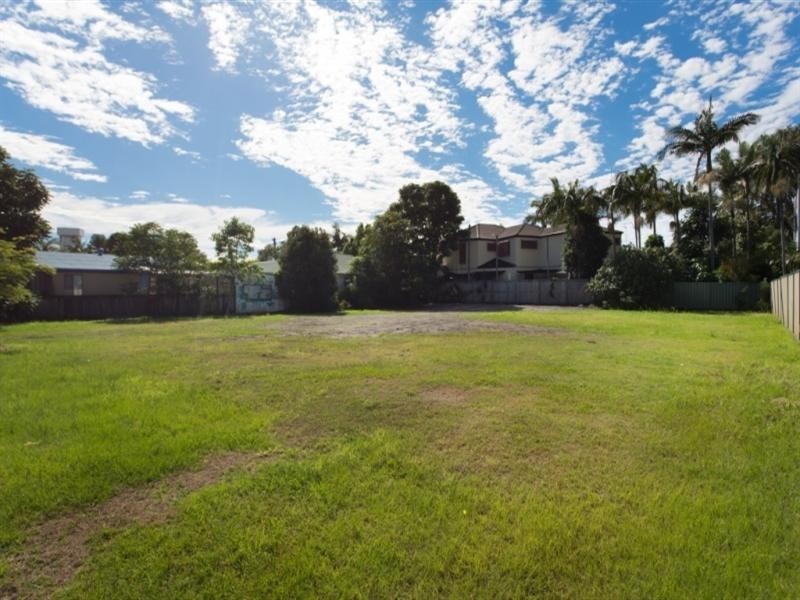 13 and 15 Hollywell Road, Biggera Waters QLD 4216