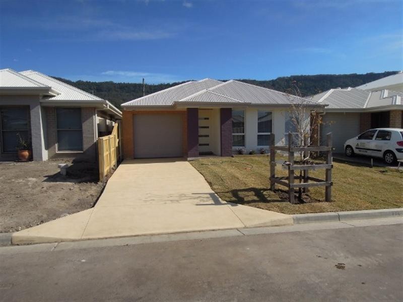 14 Samuel Close, Thirroul NSW 2515