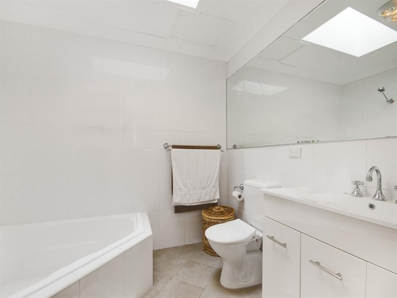 2/5 Newbold Close, Thirroul NSW 2515